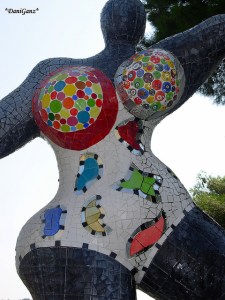 Niki De Saint sculpture