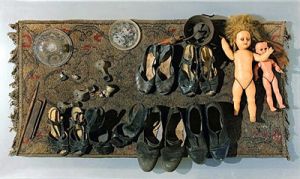 Assemblage, 1990, assemblage sur bois- Daniel Spoerri