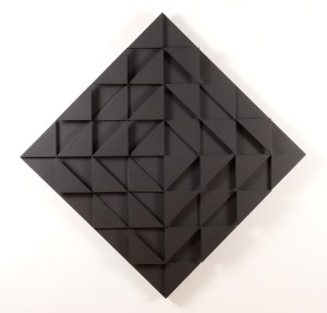 Ad Dekkers, Reliëf met zwarte driehoeken